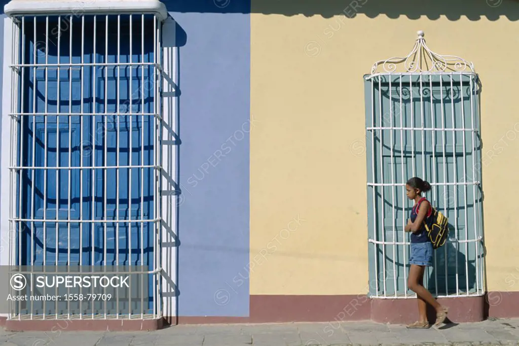 Cuba, Trinidad, house facades, doors, put bars on, passer-by, on the side Buildings, houses, facades, pussy, woman, young, teenagers, girls, people of...