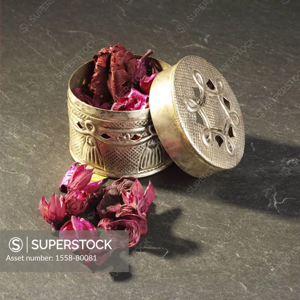 Silver can, opened, potpourri   Can, potpourri can, blooms, flowers, dried, bloom potpourri, red, concept aroma therapy aromatically, scent, aroma, sm...