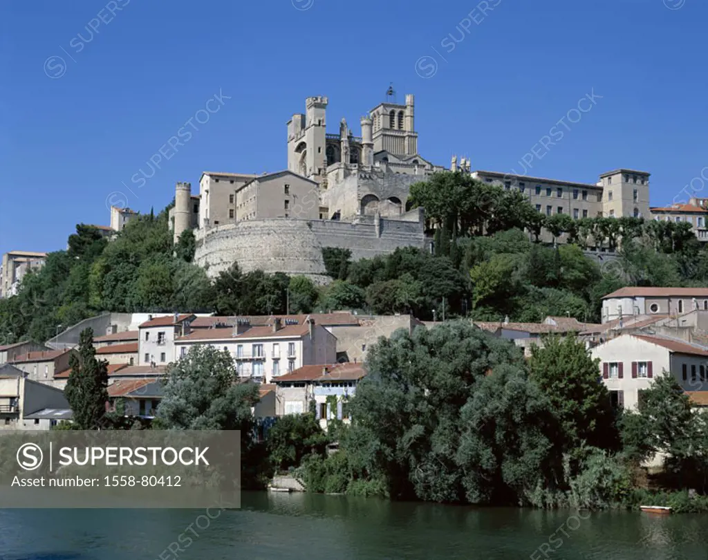 France, Languedoc-Roussillon,  Beziers, view at the city, river Orb,  Cathedral Saint-Nazaire, 12.-15. Jh.  Europe, South France, city, landmarks, chu...
