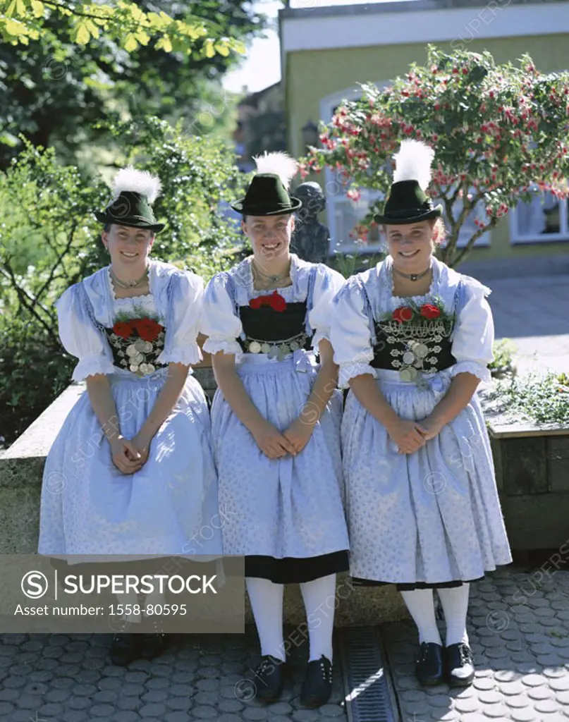 Germany, Bavaria, Rosenheim,  Women, young, traditional costume, smile,  Group picture Europe, Southern Germany, Upper Bavaria, party, festival, move,...