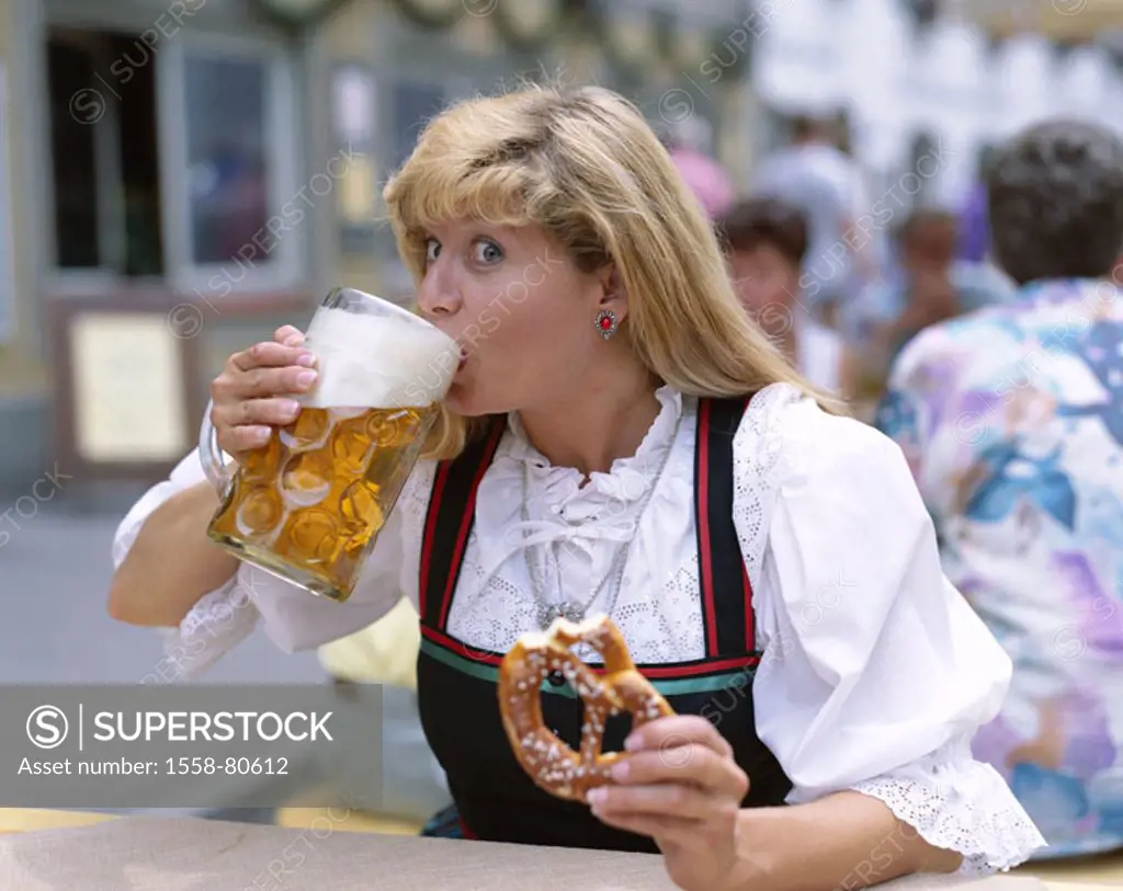 Germany, Bavaria,   Woman, young, traditional costume, stein, beer, drinks,  Breze, holding, portrait  Europe, Southern Germany, Upper Bavaria, party,...