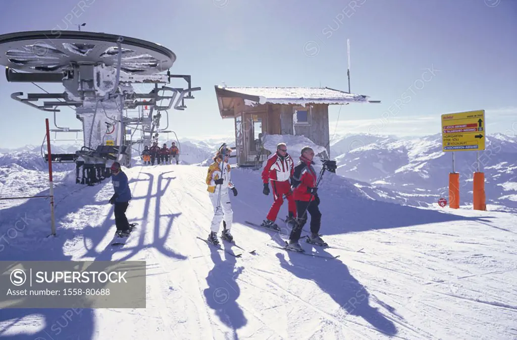 Skigebiet, chair lift, Bergstation, Skiers, Snowboarder, get out, Snow, winters, Vacation, leisure time, winter sport, sport, mountain track, ski lift...
