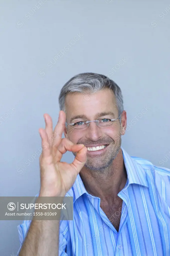 Man, middle age, glasses, smiling,  Gesture, perfect tense, portrait  Series, men´s portrait, 40-50 years, well Ager, grey-haired, short-haired, Dreit...