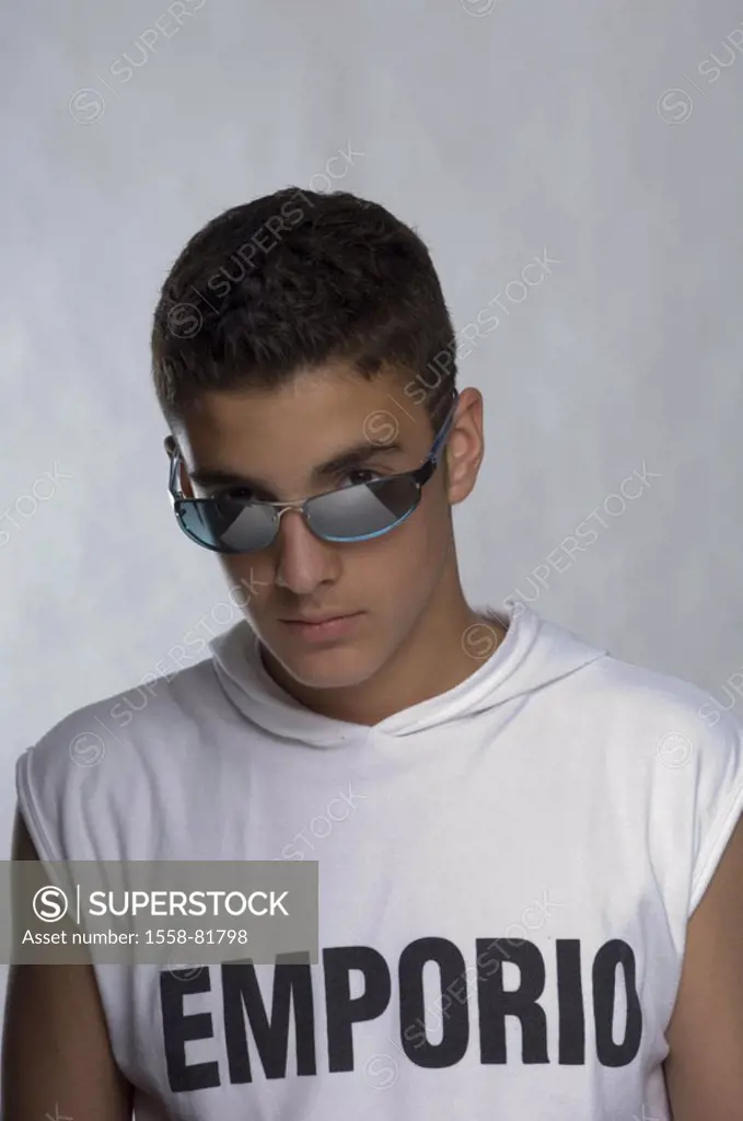 Teenager, sun glass, cool,  self-confidently, gaze camera,  Portrait, studio,  Series, boy, youth, man, young, teenagers, 15-20 years, clothing, T-shi...