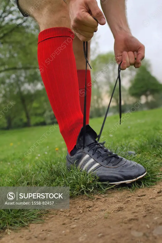 Soccer ground, man, detail, shoe,  accelerates  Soccer players, players, 20-30 years, legs, stockings, stockings, red, football shoe, shoelaces, binds...