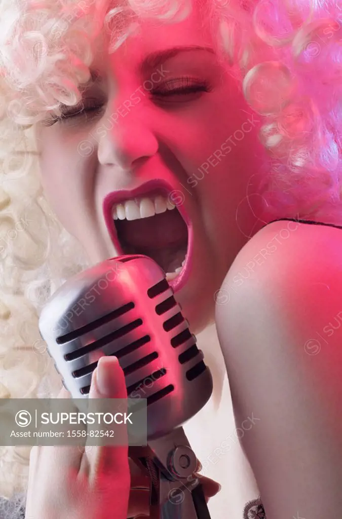 Singer, eyes, facial expression, closed,  Microphone, portrait, truncated  Series, woman, young, 20-30 years, blond, curls, curly, musician, Entertain...
