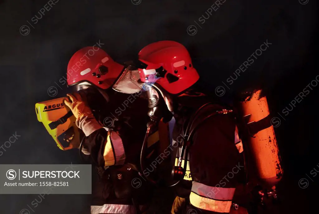 Fire brigade use, men,  Protection suits, breath masks, gaze,  Heat camera Occupation fire brigade, occupation, fire brigade, firefighters, use, prote...