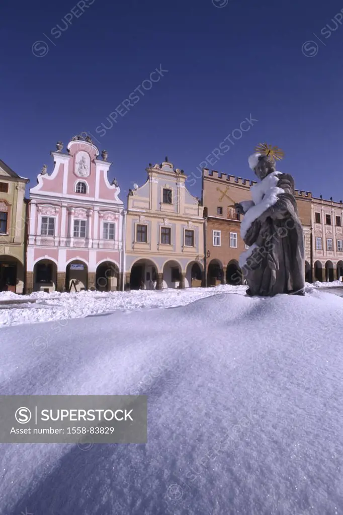 Czech republic, South nags,  Telc, old town, Häuserzeile, statue,  snow-covered Europe, Central Europe, the Czech republic, Central Bohemia, Teltsch, ...