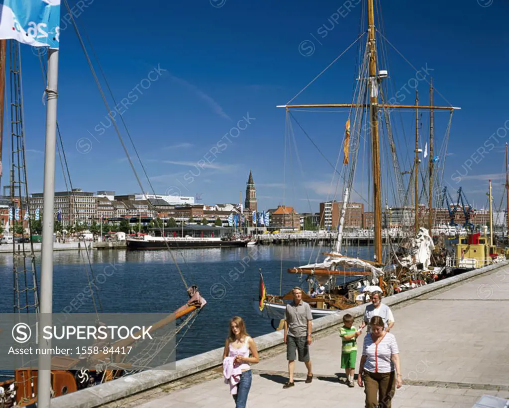 Germany, Schleswig-Holstein, Kiel,  Willy-Brandt-Ufer, view at the city,  Passer-bys Europe, Central Europe, Northern Germany, port, city, canal, Balt...
