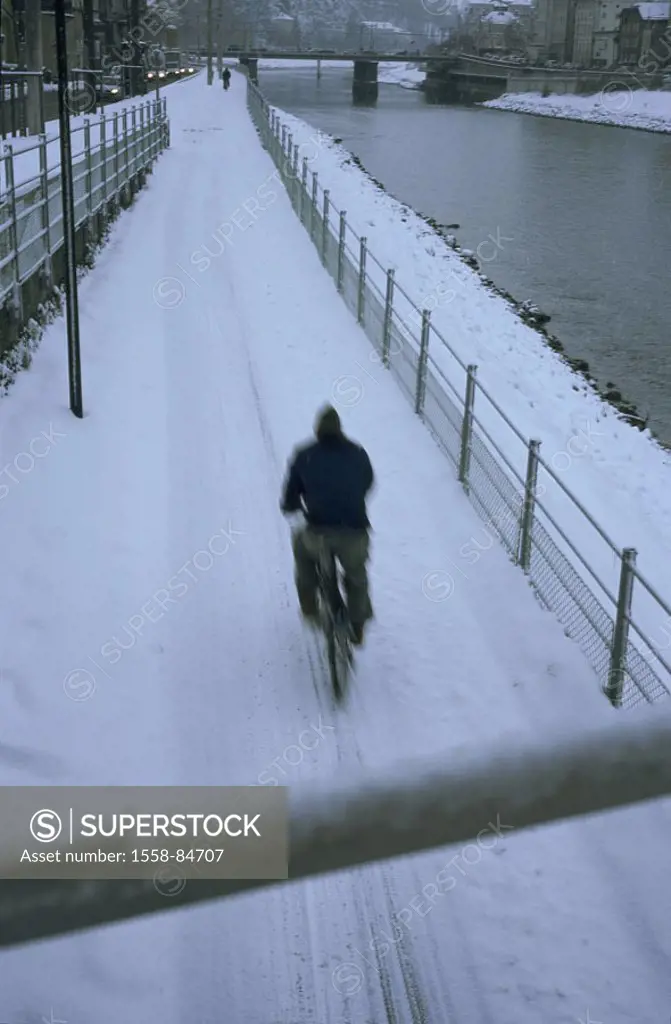 Austria, Salzburg, Radweg,  snow-covered, bicyclists,  view from behind, twilight,  Bicycle way, cyclists, way, tracks, ungeräumt, snow, season, winte...