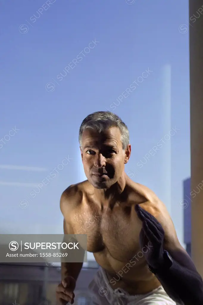 Window front, man, middle age,  Upper bodies freely, gymnastics, movement,  Half portrait,  Series, 40-50 years, 45 years, athletes, grey-haired, athl...