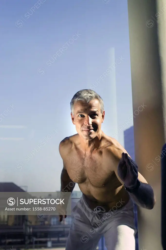 Window front, man, middle age,  Upper bodies freely, gymnastics, movement,  Half portrait,  Series, 40-50 years, 45 years, athletes, grey-haired, athl...