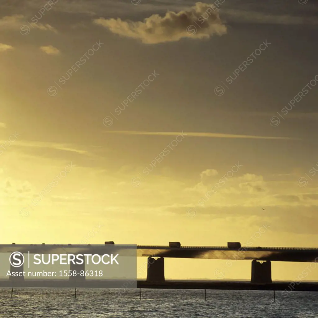 Denmark, Zealand, big Belt, Ostbrücke, detail, on the side, dusk,   Storebaelt, Storeaelt-Brücke, Storeaeltbrücke,  Storebæltsbroerne, highway bridge,...