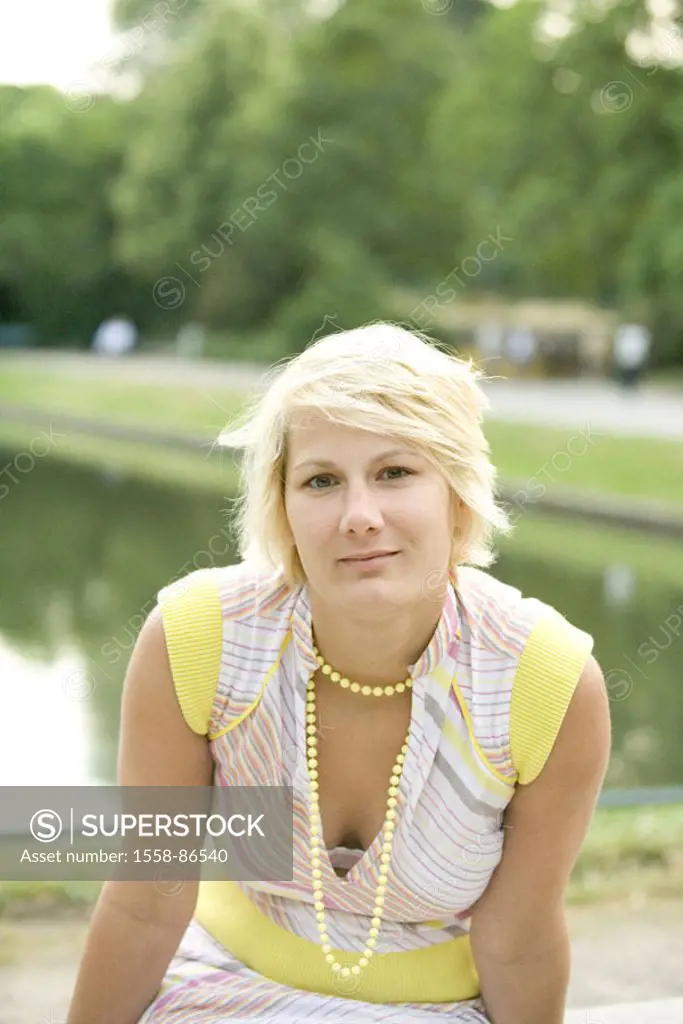 Park, woman, young, blond, Look camera, Halbporträt,   20-30 years, summer dress, necklace, pearl , yellow,  smiling, contentment, balance, Auszeit, s...