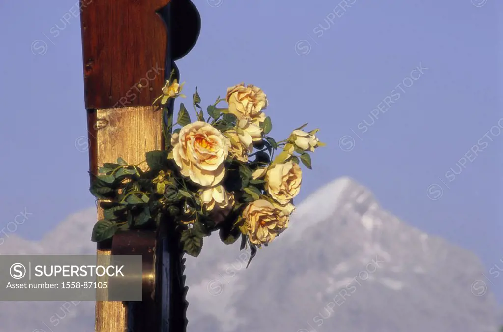 Germany, Upper Bavaria, weather stone,  Cross, detail, flowers,  Background, Alpspitze, fuzziness,  Southern Germany, Bavaria, Bavarian Alps, Voralpen...