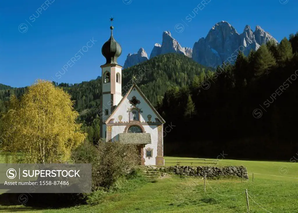 Italy, South Tyrol, Dolomites, Villnößtal,  close to St. Magda Lena, Feldkirche,  St. Johann, autumn,  Southern lime Alps, highland, mountains, meadow...