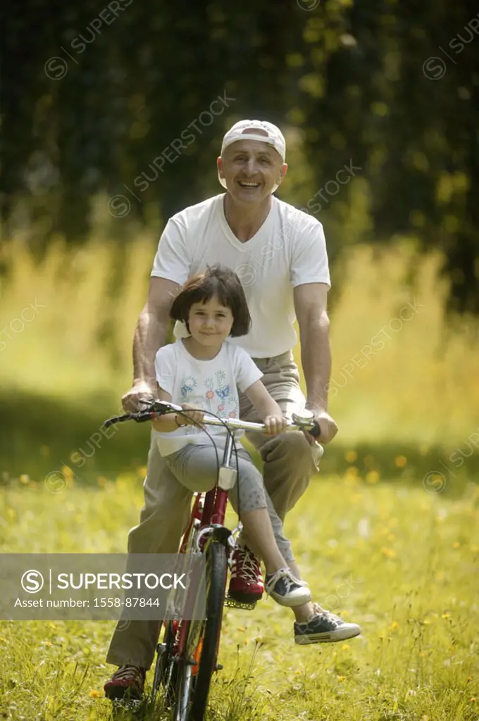 Meadow, grandfather, Enkeltochter,  cheerfully, Fahrradfahren,   Series, seniors, man, senior, 60-70 years, Basecap, well Age, granddaughter child gir...