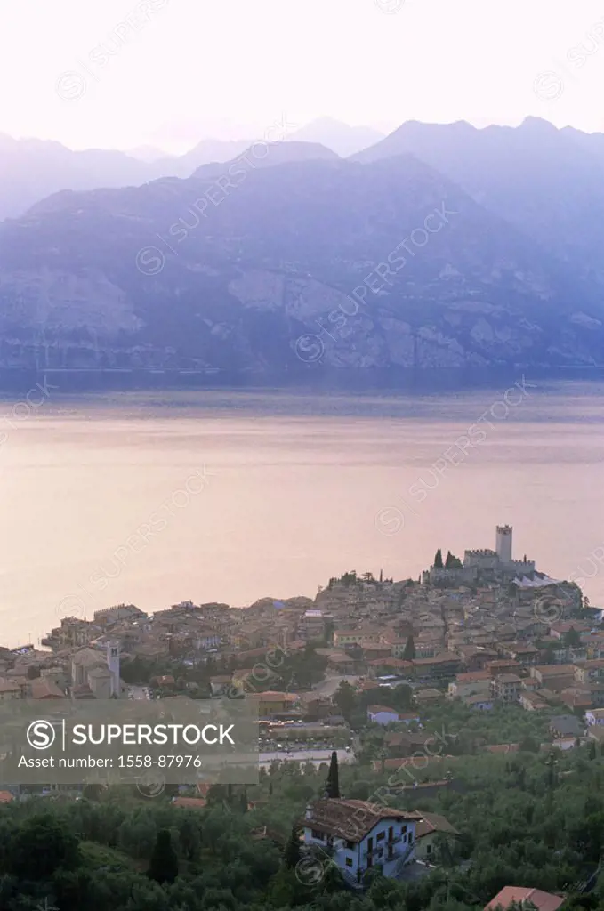 Italy, Venetien, Lake Garda, Malcesine,  , sunset,   Series, North Italy, Lago of di Garda, mountains, sea, tourist center, castle, Scaligerburg, 13-1...