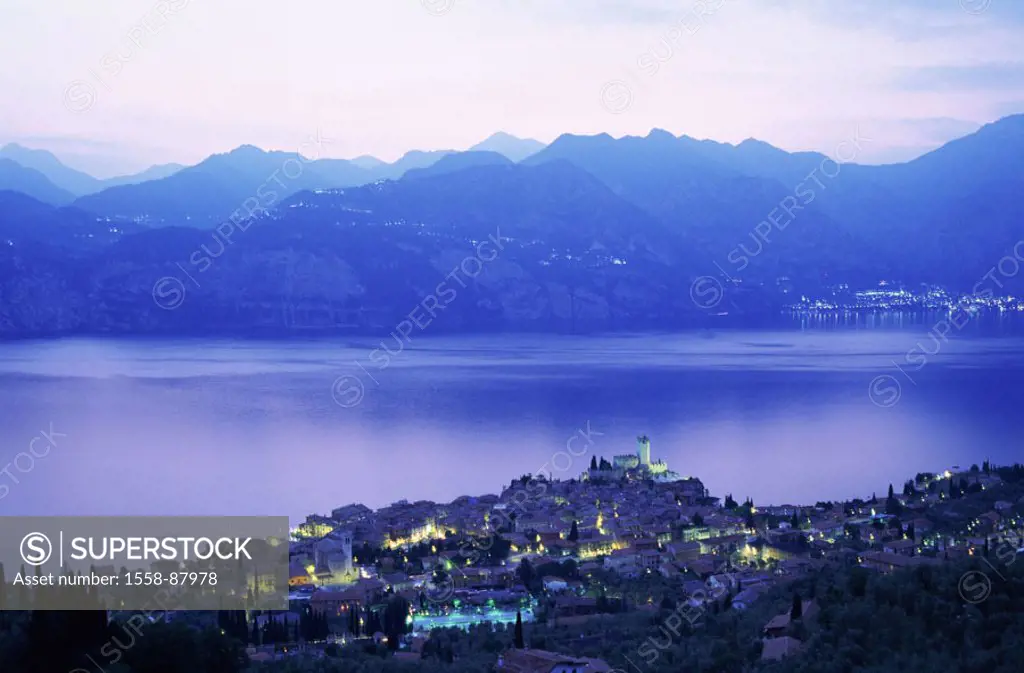 Italy, Venetien, Lake Garda, Malcesine,  , twilight,   Series, North Italy, Lago of di Garda, mountains, sea, tourist center, castle, Scaligerburg, 13...