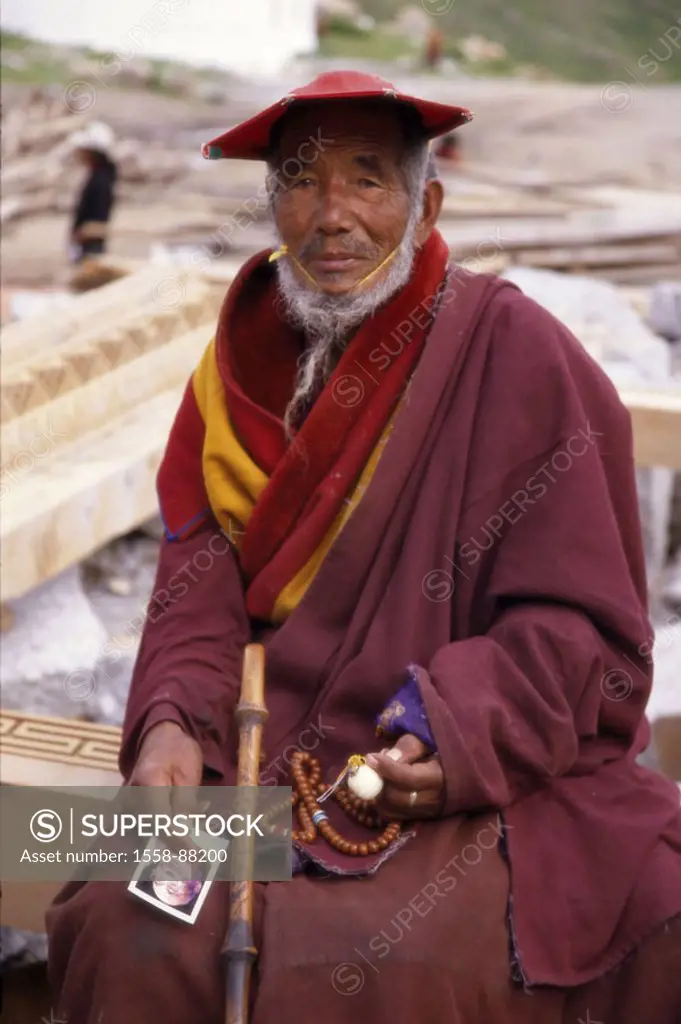 China, province Sichuan, Dzongchen, Rotkappenmönch, , Asia, Eastern Asia, Asiate, man, old, senior, beard, grey-haired, monk, frock, headgear, red, cr...