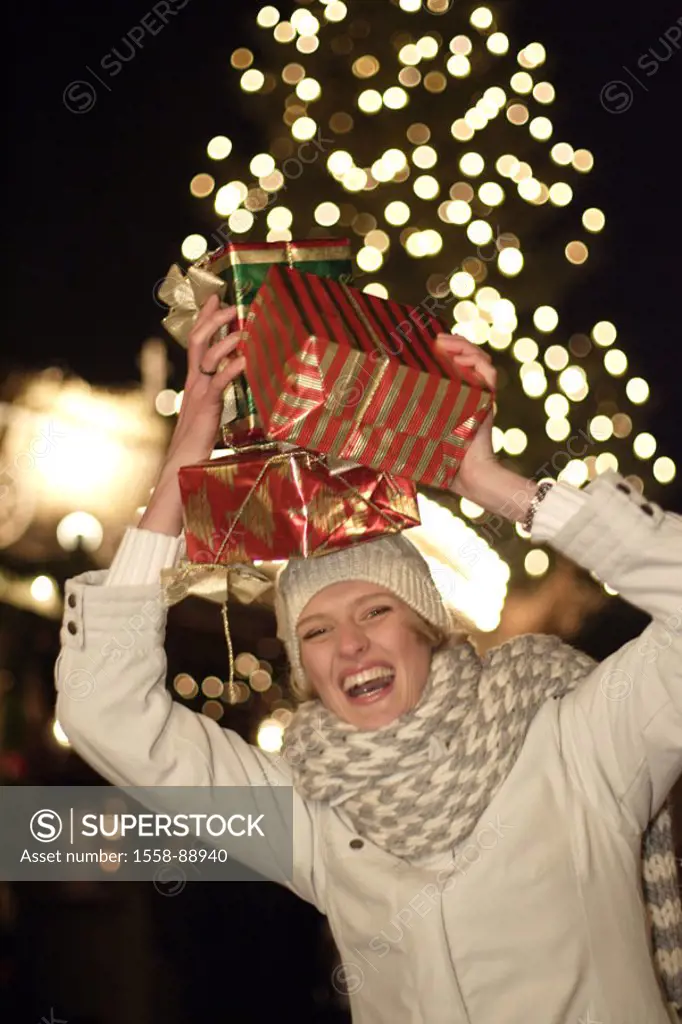 Christmas market, woman, winter clothing, Christmas gifts, carries, omitted, cheerfully, Halbporträt,  Series, 30-40 years, gaze camera, rope cap, cap...