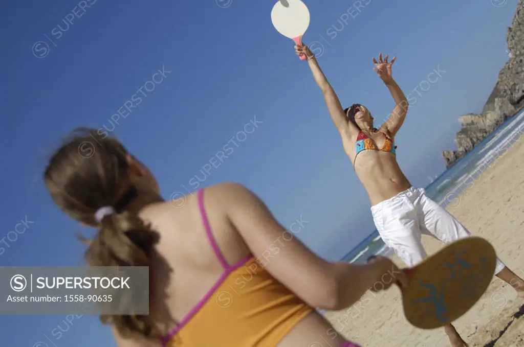 Beach, mother, daughter, fun,  Beachball, playing,   Woman, 30-40 years, girls, 12-14 years, leisurewear, leisure time, vacation, vacation, movement, ...