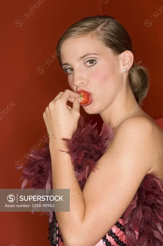Woman, young, elegantly, strawberry, eat, Seduction, Halbporträt,   Series, 20-30 years, blond, gaze camera, Corsage, feather boa, attractively, sensu...