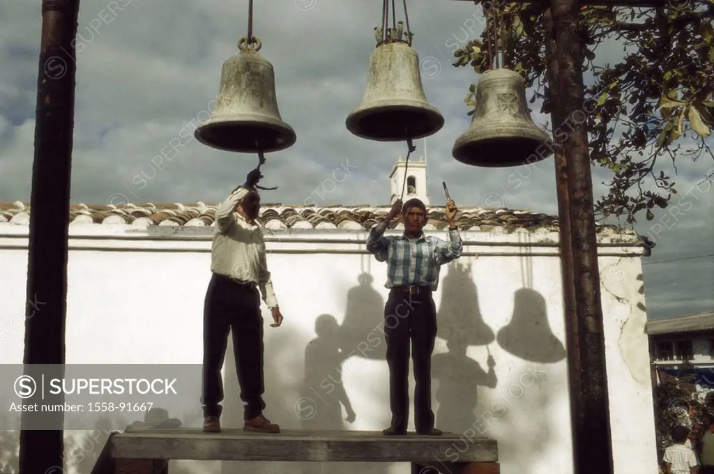 Guatemala, Rabinal, Fiesta ´San Pedro y San Pablo´, men, bells ring, , Latin America, central America, party, celebration, church party ´Peter and Pau...