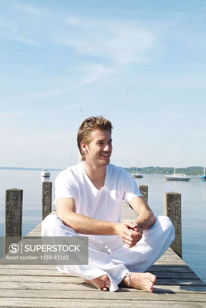 Man, young, nakedfoot, sea, Bootssteg,  sitting,   Series, 20-30 years, clothing, white, leisurewear, tailor seat, summer, outside, leisure time recup...