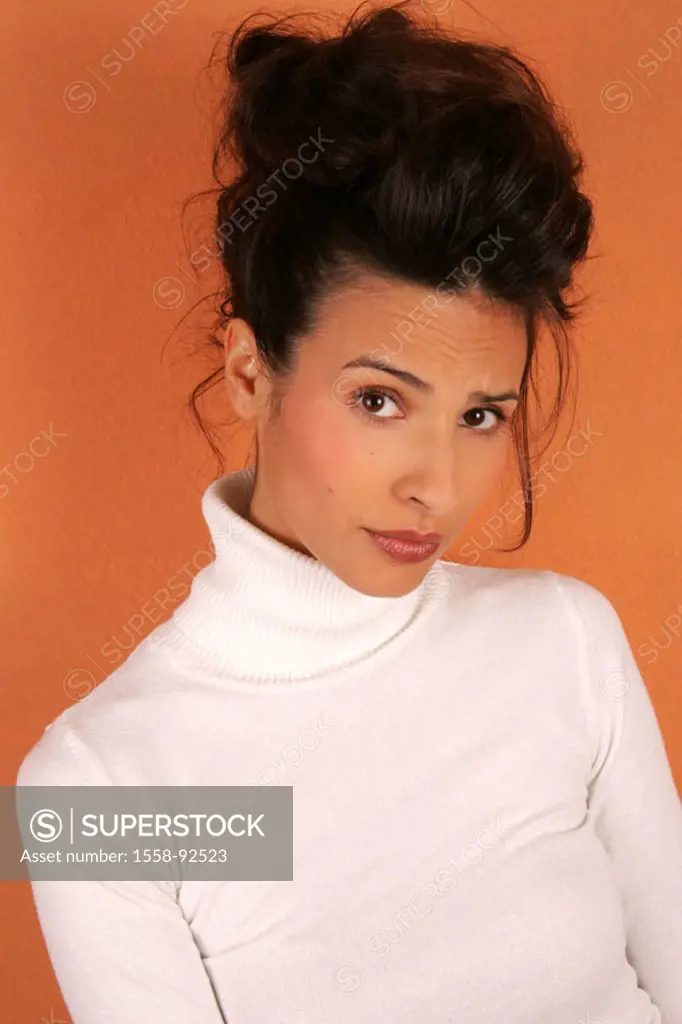 Woman, young, high plug-in hairdo, skeptical, Portrait,   Series, 20-30 years, dark-haired, gaze camera, turtleneck, insecurity, knows inquiringly, th...