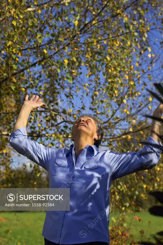 Garden, senior, gaze upwards, hands lifts, zest for life, happily, autumn,   Series, woman, senior, 50-60 years, grey-haired, contentment, balance, le...