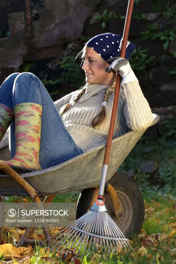 Woman, gardening, deciduous rakes, pause, wheelbarrow, sitting, autumn,