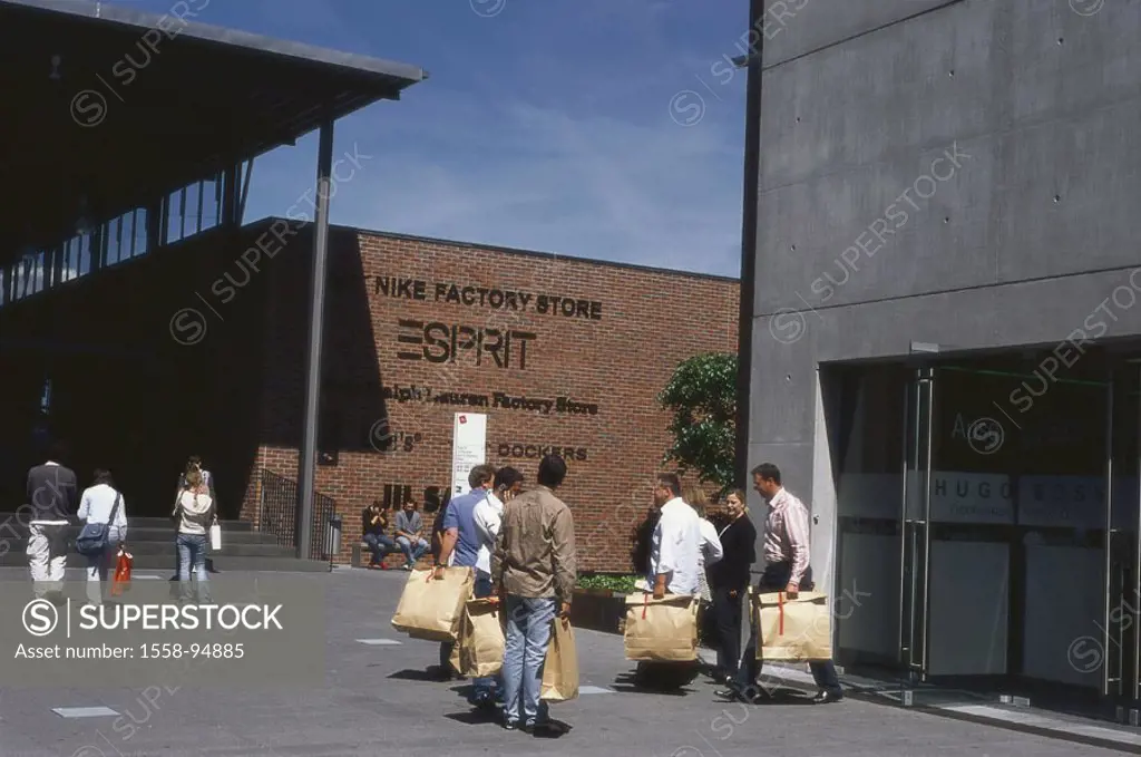 Germany, Baden-Württemberg,  Metzingen, Outlet-Center,  Customers, shopping bags,  Europe, Swabian Alb factory sale Outlet Outletstore shops, Factory-...