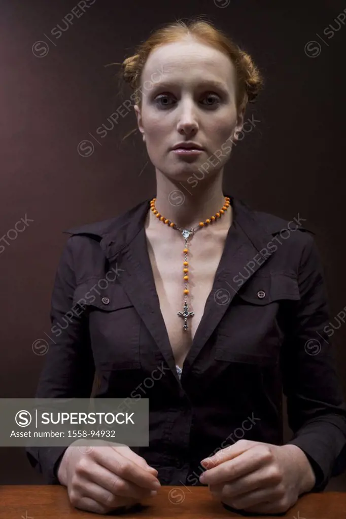 Woman, young, rehaired, necklace,  Wreath of roses, Halbporträt,,   Series, 20-30 years, high plug-in hairdo, chain, cross, gaze camera prayer prayer ...