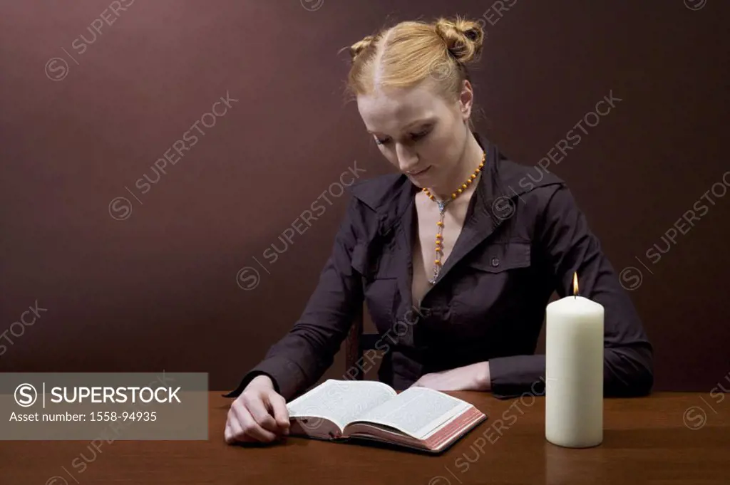 Woman, young, rehaired, necklace,  Wreath of roses, Bible, Halbporträt, reading,  Candle,  Series, 20-30 years, high plug-in hairdo, , cross, prayer, ...