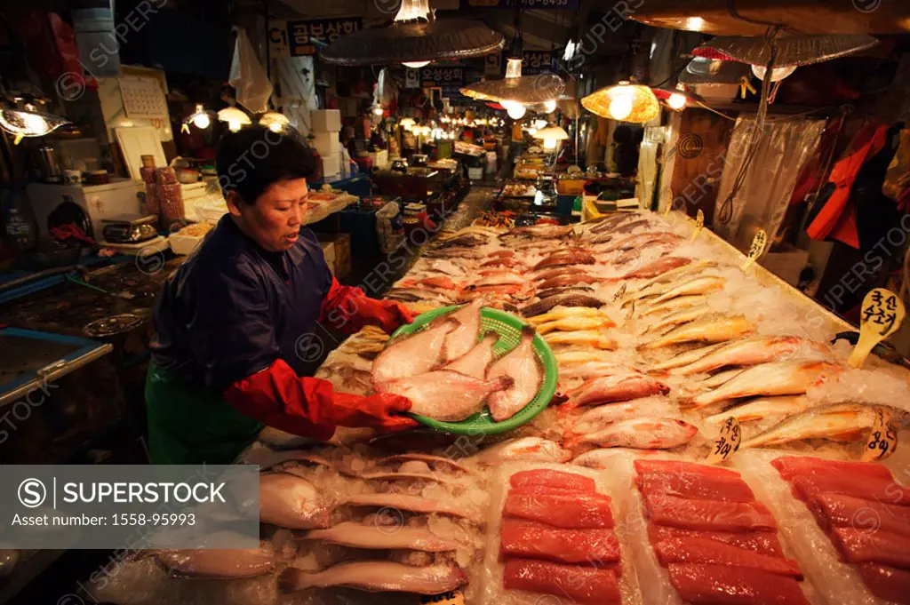 Korea, Pusan, covered markets, Sales associate, fish, roughly, , Asia, Eastern Asia, South Korea, city, city, market, food market, fishmonger, fish sa...