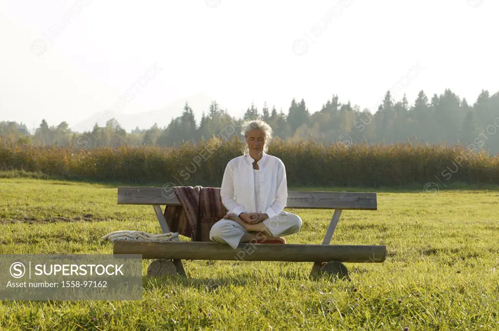 Park bank, woman, middle age, Lotussitz,  Relaxation, autumn,  NOT FREELY FOR TOURISM,  Series, 40-50 years, hair tied up, sitting, eyes, Yoga, medita...