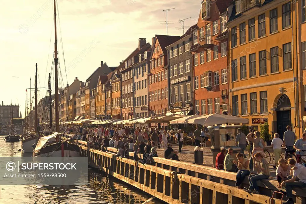 Denmark, Copenhagen, Nyhavn,  Häuserzeile, canal, ships, promenade, Tourists, sunset,  Scandinavia, capital, fisher quarter, promenade, riparian prome...