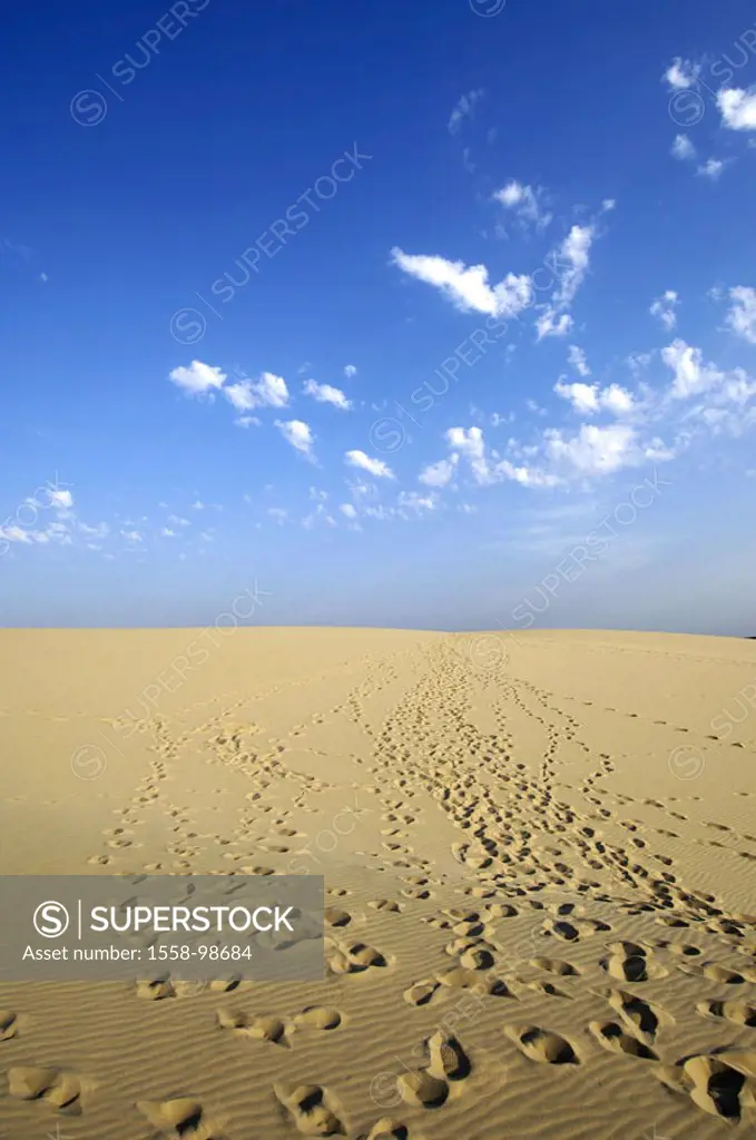 France, Aquitanien, basin d´Arcachon,  Dune Pilat, footprints, clouded sky,   Europe, coast, coast landscape, sandy beach, sand dune, nature monument,...