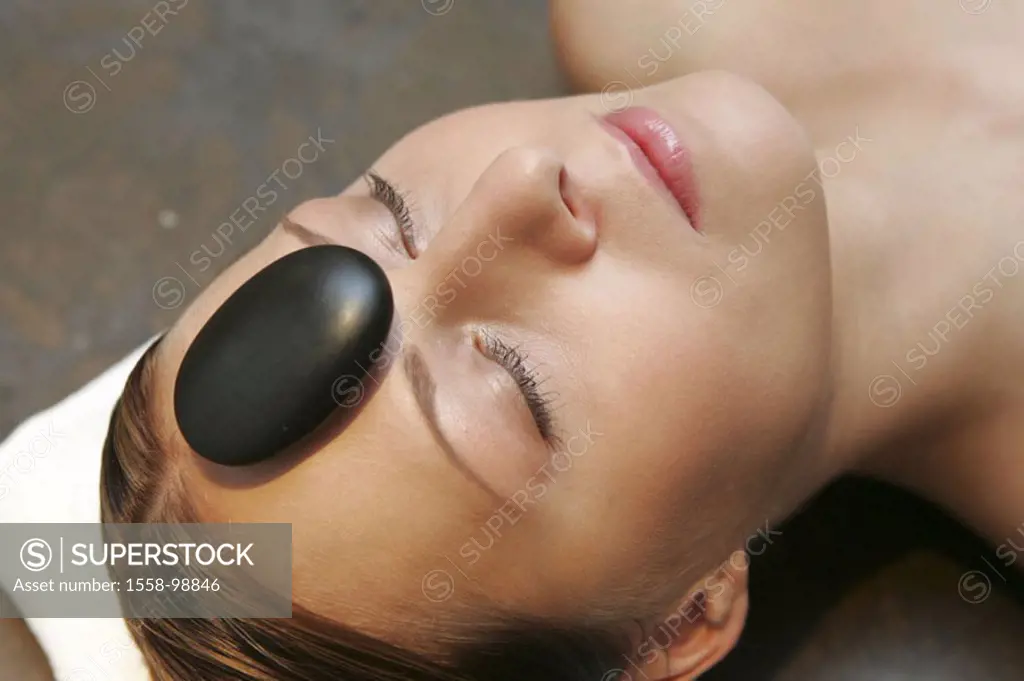 Corrugate It, woman, young, relaxation,  lie, forehead, hot stone, portrait,   Series, 20-30 years, eyes, leisure time, closed recuperation, well-bein...