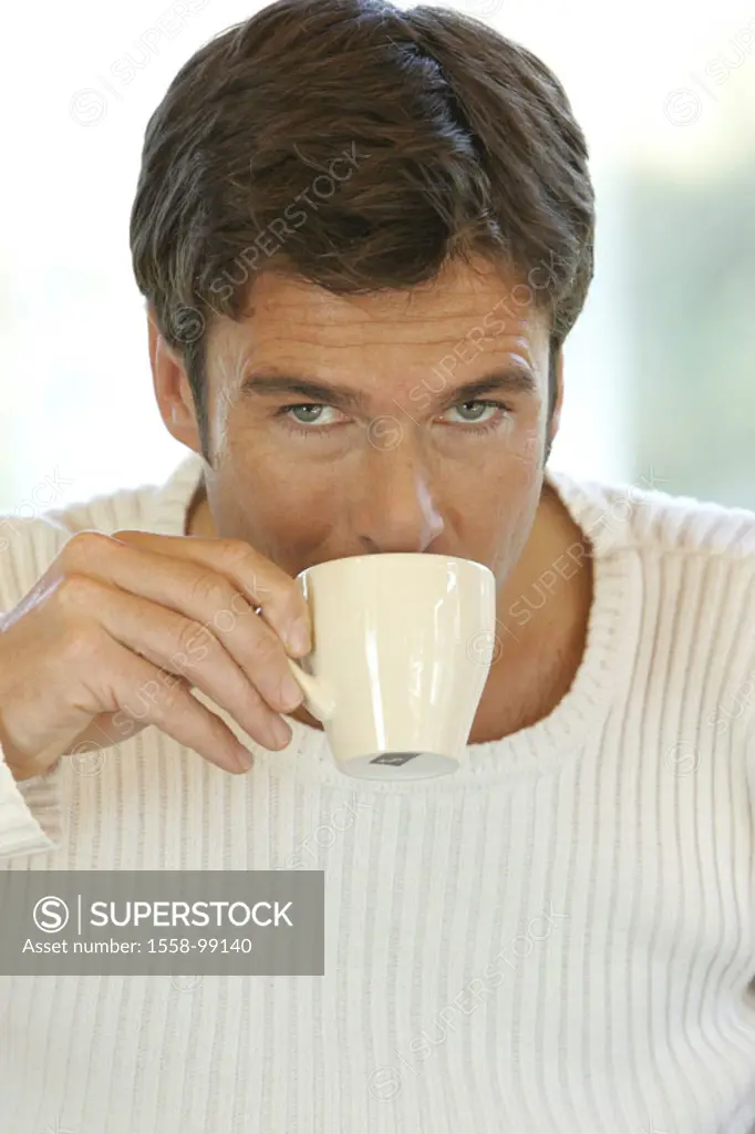 Man, coffee cup, portrait, drinks,    Series, men´s portrait, 30-40 years, dark-haired, attractively, cup, coffee, Kaffeetrinken, beverage, caffeine-c...