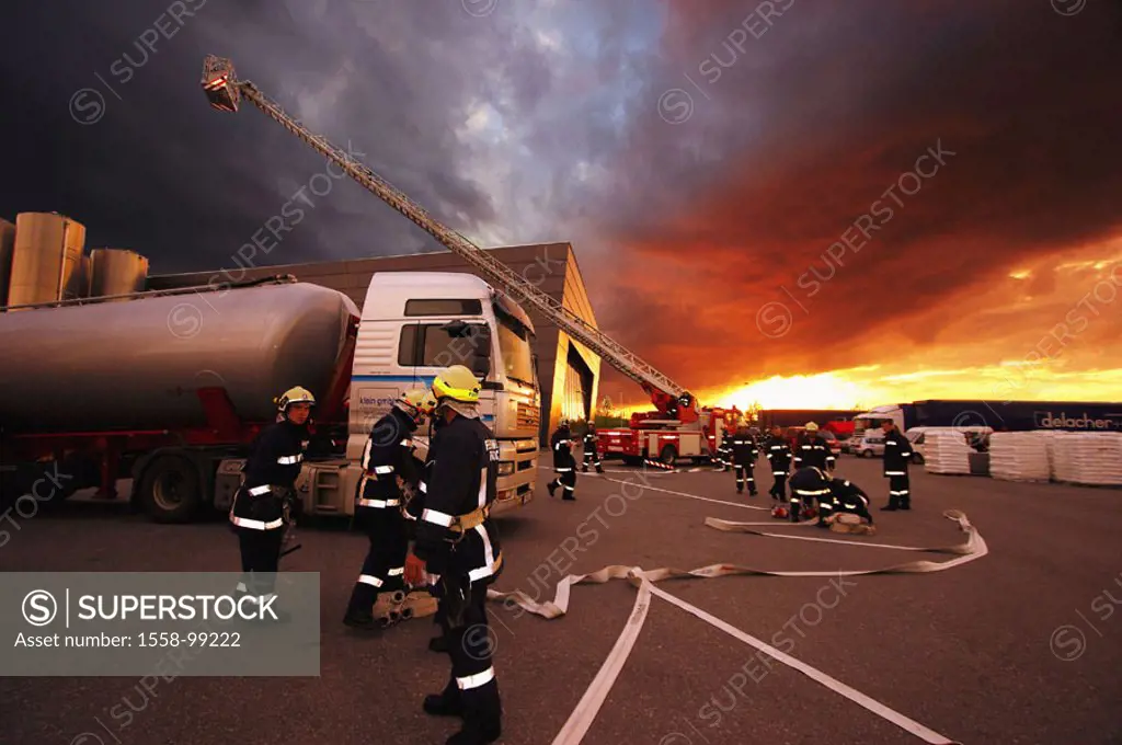 Industrial installation, fire brigade practice, Firefighters, use, Sunset, , Factory terrains, halls, camp tanks, fire brigade, fire engine, use cars,...