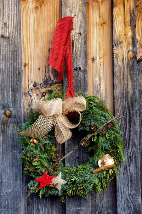 Door rim as a Christmas decoration
