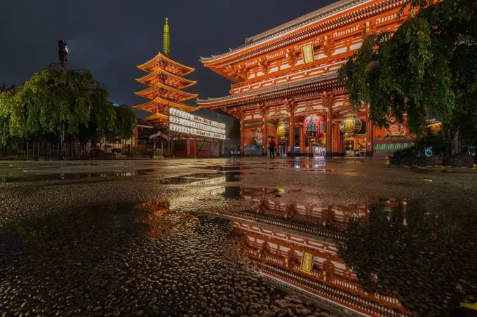 Asia, Japan, Nihon, Nippon, Tokyo, Taito, Asakusa, Sens?-ji temple complex with pagoda