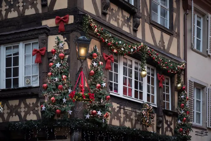 France, Alsace, Strasbourg at Christmas time, in the district 'Petite France'
