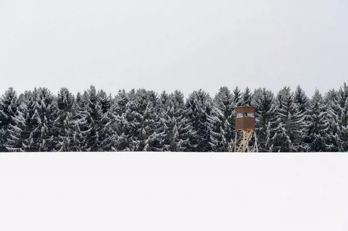 Landscape with hunting blind in winter, Wagenschwend, Odenwald, Baden-Wurttemberg, Germany