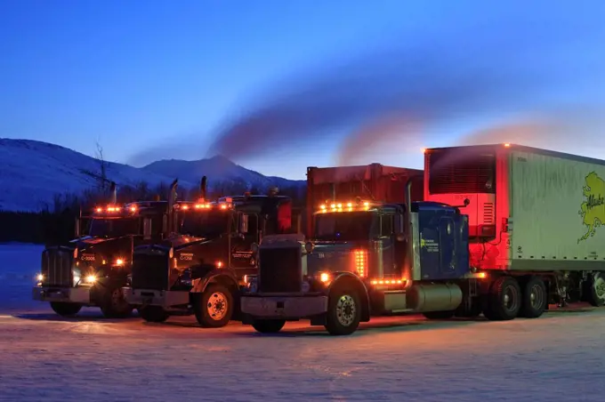North America, the USA, Alaska, North Alaska, James Dalton Highway, Coldfoot, truck,