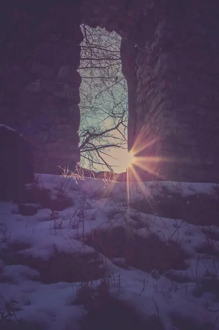 Ruin, light, sunbeams, winter
