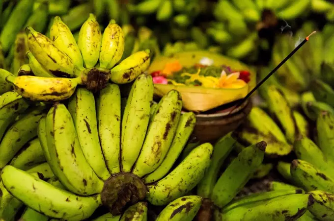Denpasar, Kumbasari market, sales of bananas