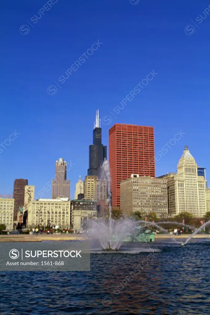 Fountain in front of buildings, Buckingham Fountain, Grant Park, Chicago, Illinois, USA